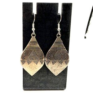 Boho Tribal Geometric Drop Earrings Silver Tone Etched Diamond Pattern Dangle St